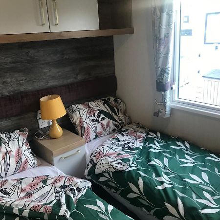מלון Kirby Misperton Flamingo Land Private Caravan - No 8 Cedarwood מראה חיצוני תמונה