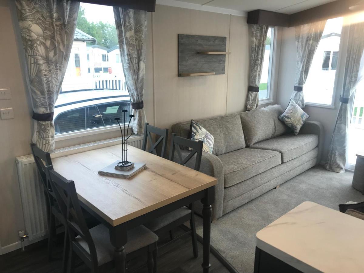 מלון Kirby Misperton Flamingo Land Private Caravan - No 8 Cedarwood מראה חיצוני תמונה