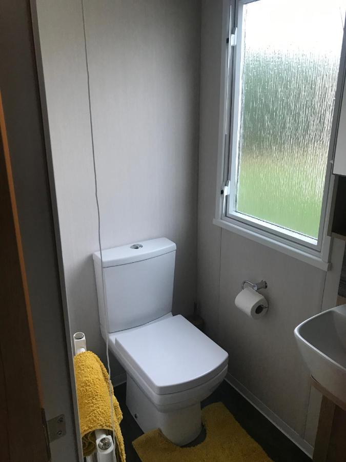 מלון Kirby Misperton Flamingo Land Private Caravan - No 8 Cedarwood מראה חיצוני תמונה