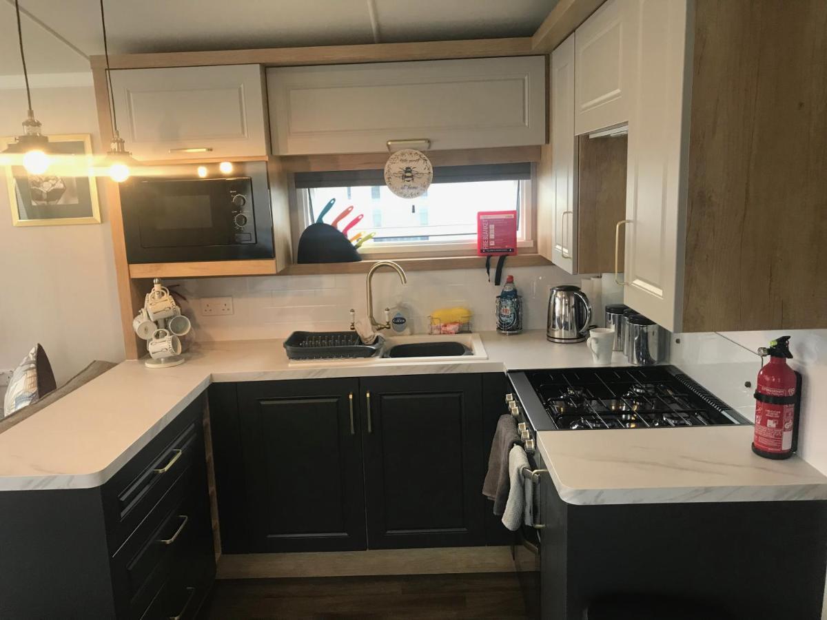 מלון Kirby Misperton Flamingo Land Private Caravan - No 8 Cedarwood מראה חיצוני תמונה