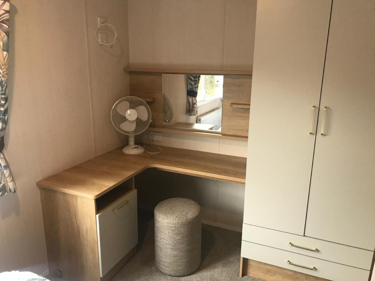 מלון Kirby Misperton Flamingo Land Private Caravan - No 8 Cedarwood מראה חיצוני תמונה